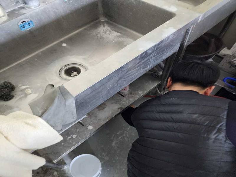 강남구 싱크대에 기름을 버리면 생기는 일